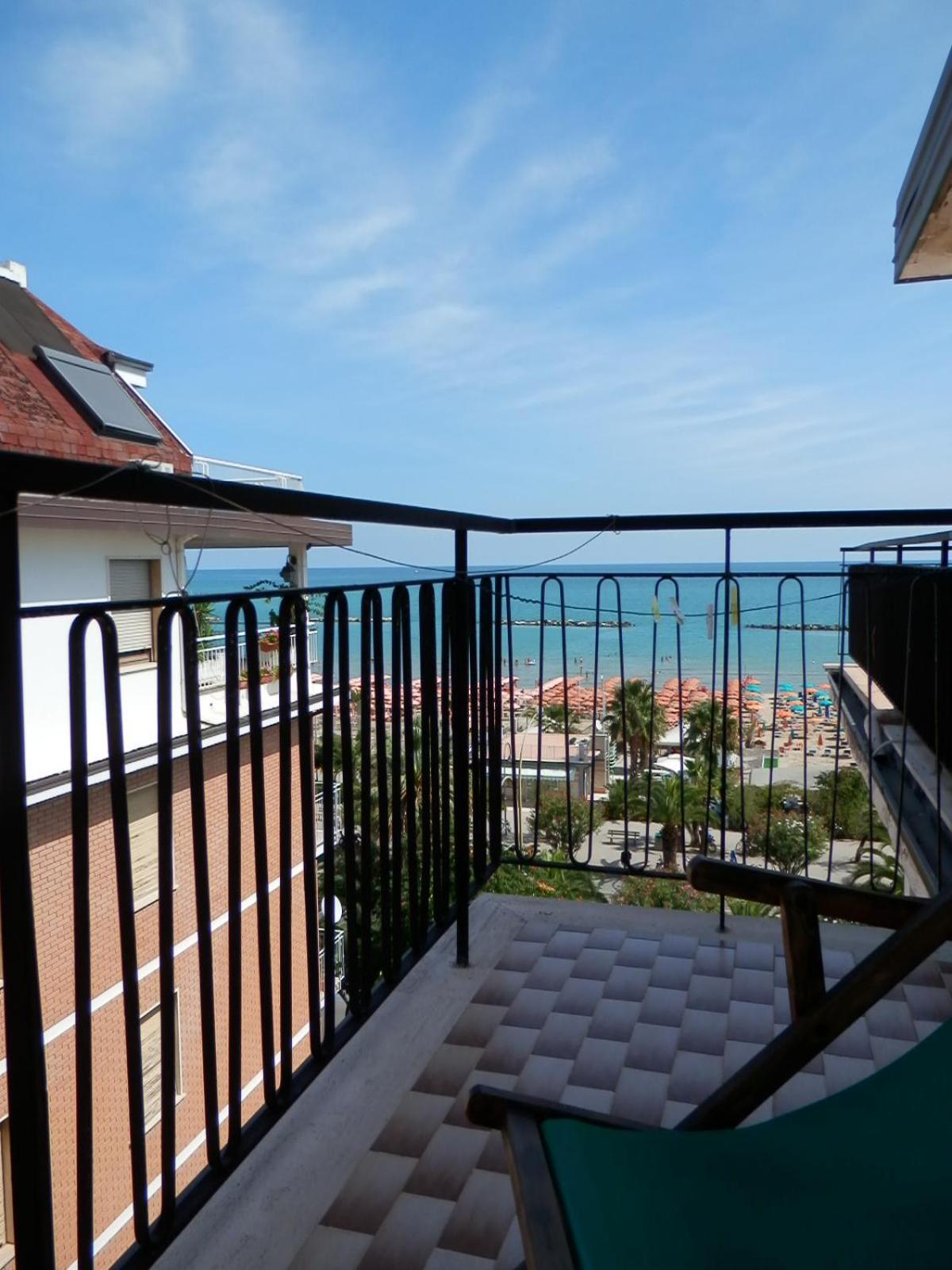 B&B Attico Mare San Benedetto del Tronto Bagian luar foto